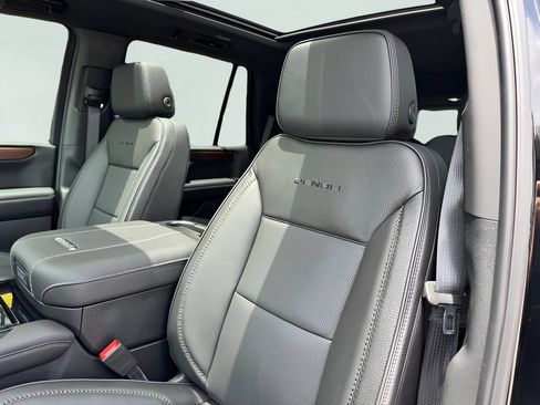 New 2026 GMC Yukon Denali w/ Sun & Power Step Package AWD/4WD image 9