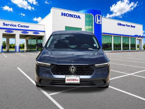 Used 2025 Honda Accord SE image 2