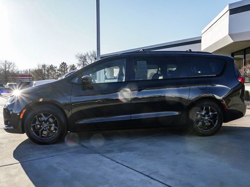 Used 2019 Chrysler Pacifica Touring-L w/ S Appearance Package image 5