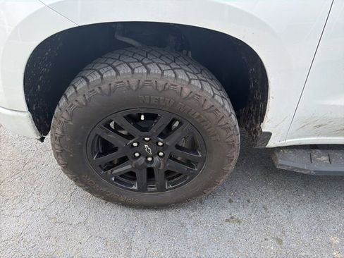 Used 2023 Chevrolet Silverado 1500 RST image 2