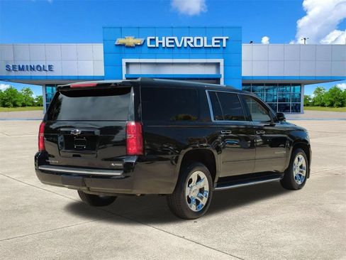 Used 2017 Chevrolet Suburban Premier RWD image 4
