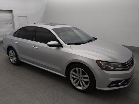 Used 2019 Volkswagen Passat 2.0T Wolfsburg FWD image 11