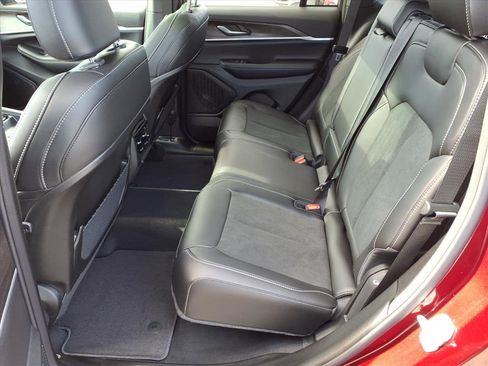 New 2026 Jeep Grand Cherokee Altitude image 14