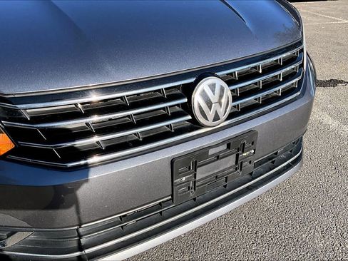 Used 2017 Volkswagen Passat 1.8T S image 32