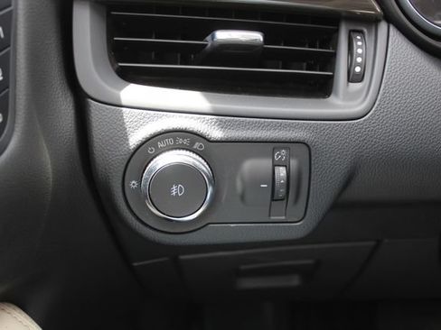 Used 2019 Buick Envision Essence FWD image 25