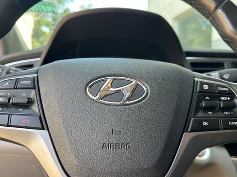 Used 2018 Hyundai Elantra Value Edition FWD image 19