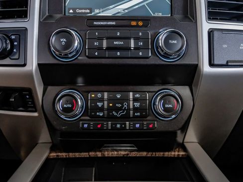 Used 2019 Ford F350 Lariat w/ Chrome Package image 23