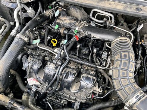 Used 2019 Ford Explorer XLT w/ Equipment Group 202A FWD image 31