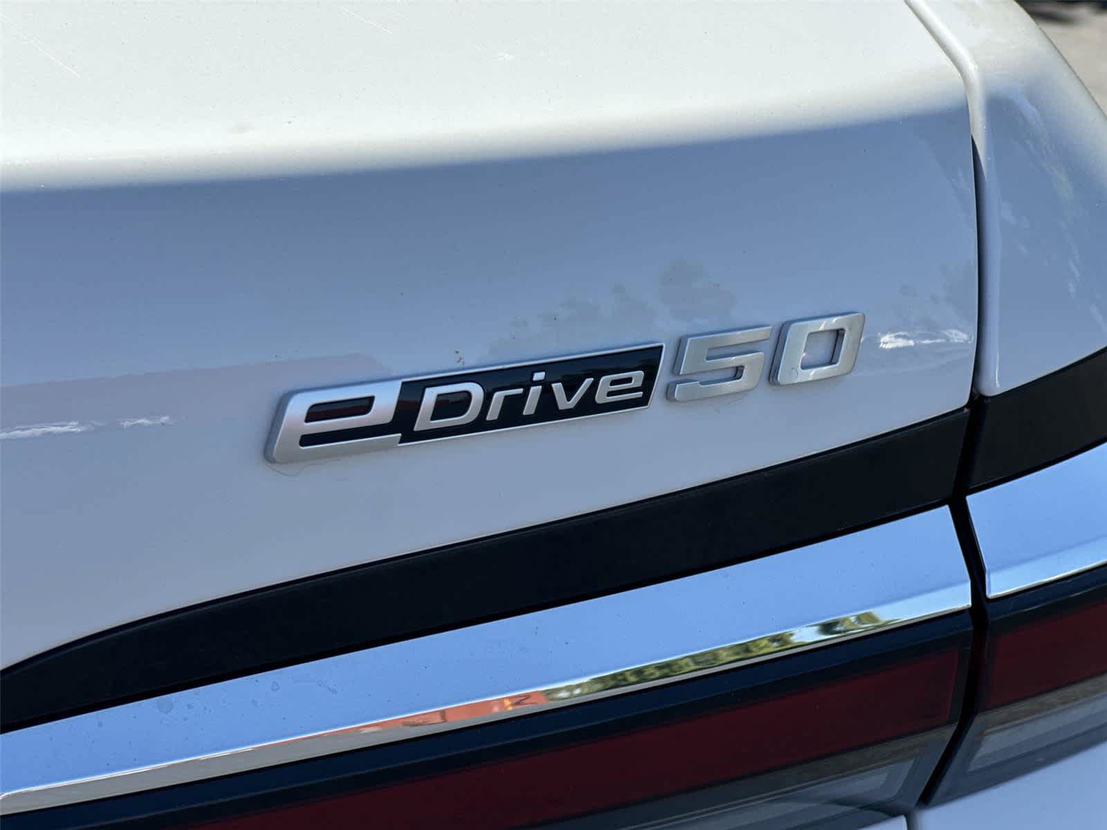 Used 2025 BMW i7 eDrive50 w/ Premium Package RWD image 8