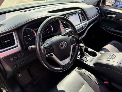 Used 2019 Toyota Highlander Limited image 8