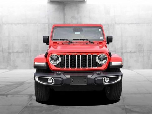 Used 2025 Jeep Wrangler Unlimited Sahara AWD/4WD image 4