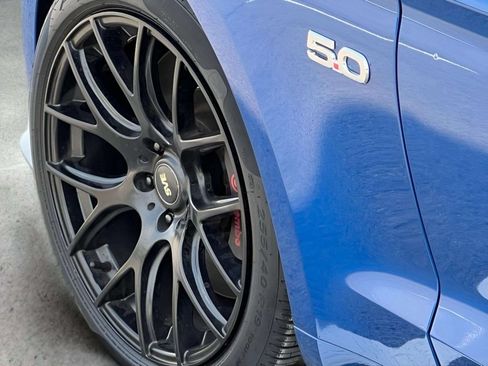 Used 2017 Ford Mustang GT Premium w/ GT Performance Package RWD image 31