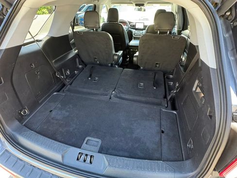 Used 2022 Ford Explorer XLT w/ Equipment Group 202A AWD/4WD image 32