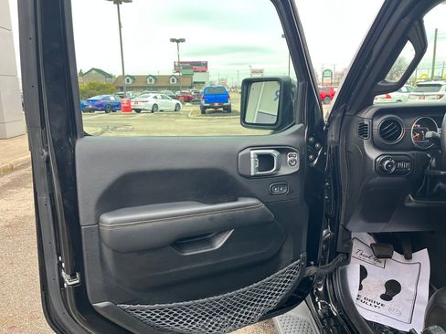 Used 2022 Jeep Wrangler Unlimited Sahara image 12