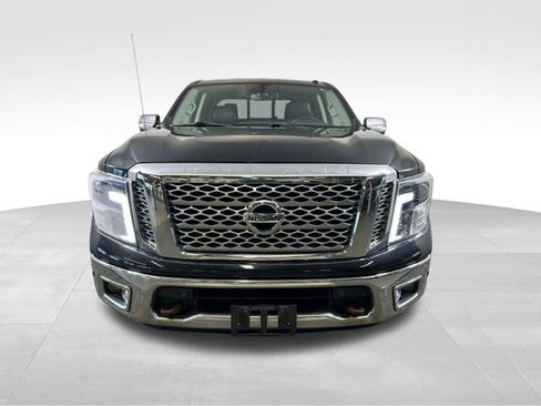 Used 2018 Nissan Titan SL image 9