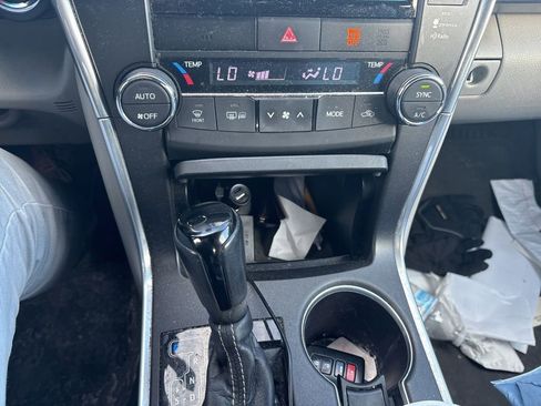 Used 2015 Toyota Camry XLE w/ Moonroof Package image 20