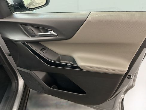 Used 2025 Chevrolet Equinox LT w/ Convenience Package II image 34