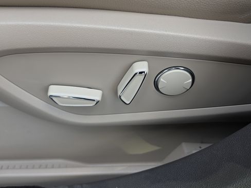 Used 2022 Lincoln Nautilus FWD w/ Premium Package image 10