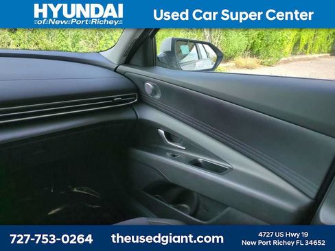 Used 2024 Hyundai Elantra SE FWD image 17