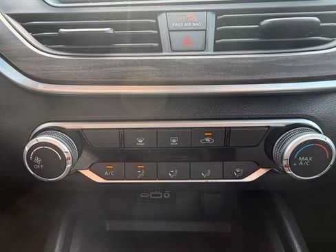 Used 2025 Nissan Altima 2.5 SV FWD image 10