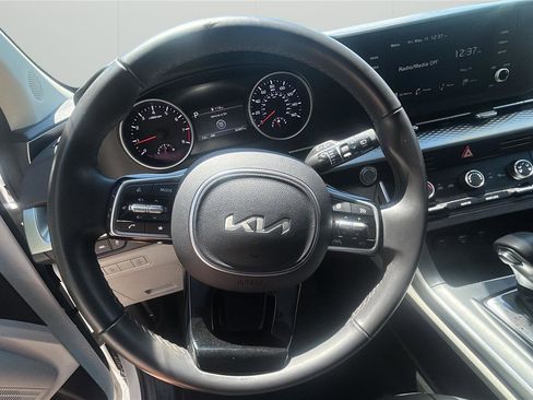 Used 2024 Kia Carnival LX FWD image 22