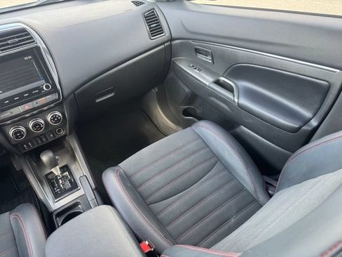 Used 2025 Mitsubishi Outlander Sport ES AWD/4WD image 24
