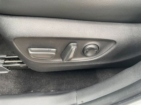 Used 2025 Toyota Grand Highlander FWD image 23