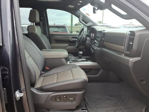 Used 2023 Chevrolet Silverado 1500 ZR2 w/ Technology Package AWD/4WD image 17