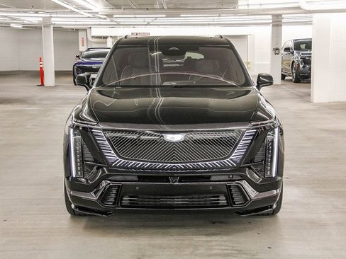 Used 2026 Cadillac Vistiq Platinum image 1