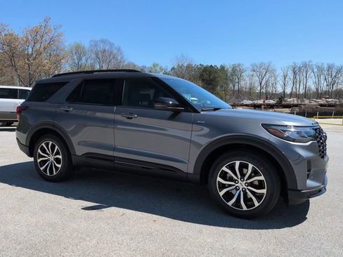 New 2026 Ford Explorer ST-Line image 2