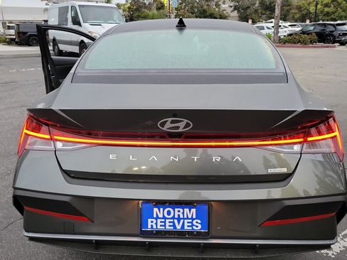 New 2026 Hyundai Elantra Blue image 4