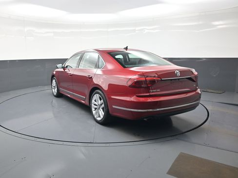 Used 2017 Volkswagen Passat 1.8T SEL Premium FWD image 5