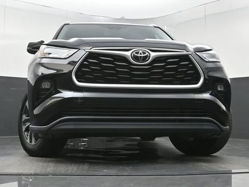 Used 2022 Toyota Highlander XLE AWD/4WD image 36