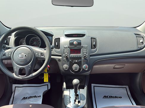 Used 2010 Kia Forte EX FWD image 17
