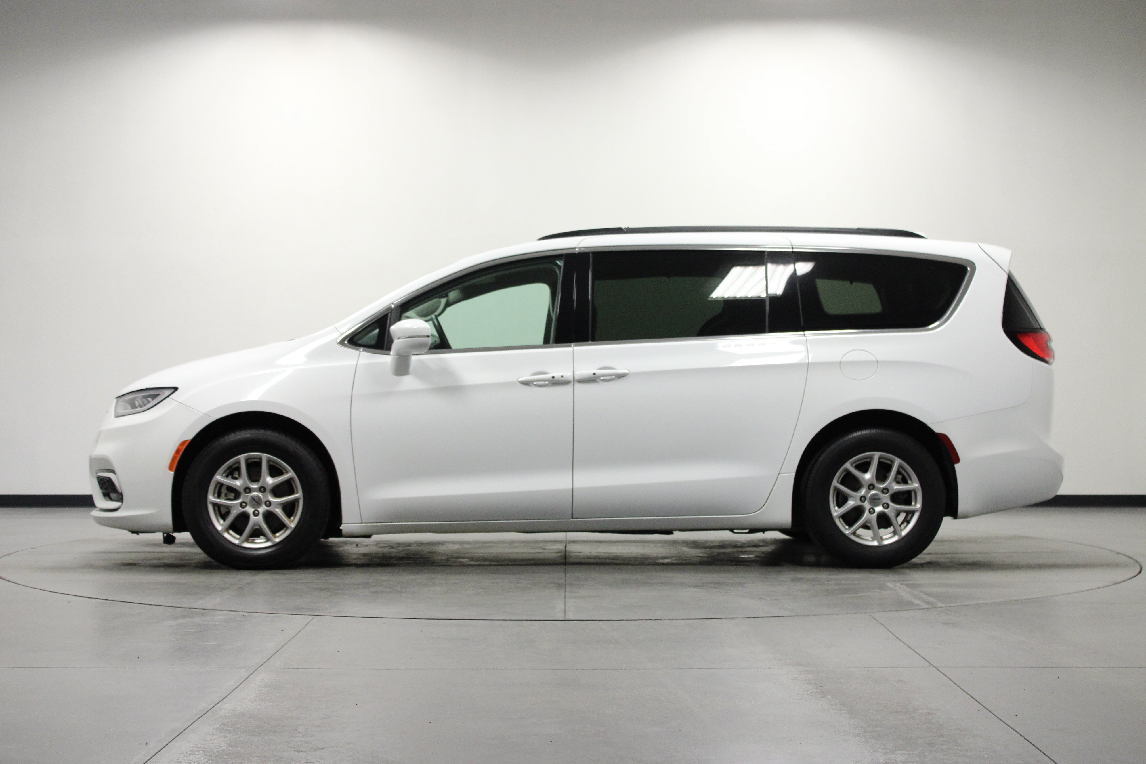 Used 2022 Chrysler Pacifica Touring-L FWD image 7