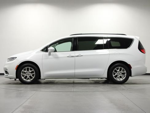 Used 2022 Chrysler Pacifica Touring-L FWD image 7