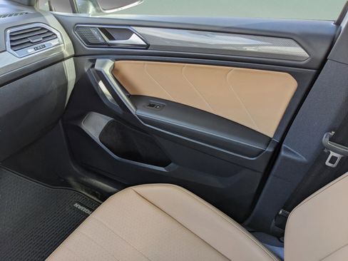 Used 2023 Volkswagen Tiguan SE image 14