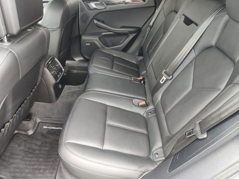 Used 2022 Porsche Macan AWD/4WD image 28