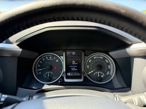 Used 2018 Toyota Tacoma SR5 RWD image 15