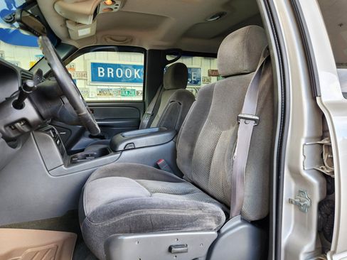 Used 2006 Chevrolet Silverado 2500 LT w/ Onstar Plus Package AWD/4WD image 4
