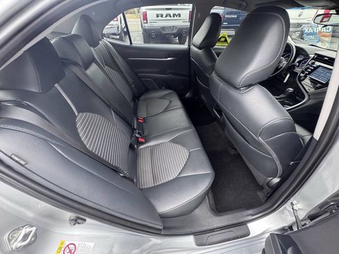 Used 2018 Toyota Camry SE image 36