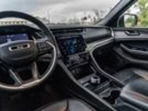 Used 2024 Jeep Grand Cherokee Limited AWD/4WD image 12