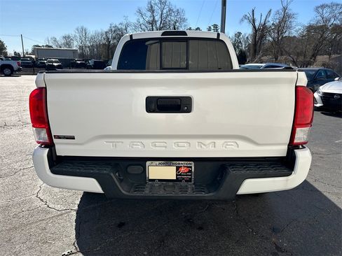 Used 2016 Toyota Tacoma SR image 7