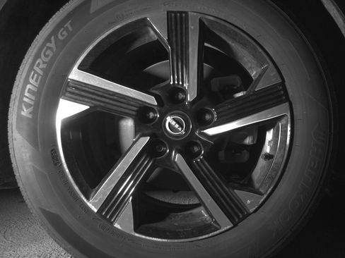 Used 2025 Nissan Sentra SV image 13