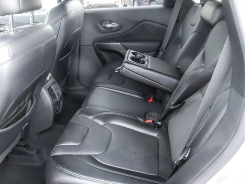 Used 2020 Jeep Cherokee Latitude Lux w/ Comfort/Convenience Group AWD/4WD image 25