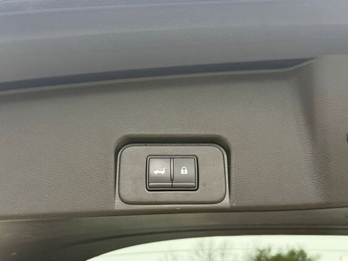 Used 2025 Nissan Rogue SV AWD/4WD image 23