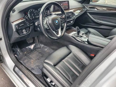 Used 2019 BMW 530i xDrive w/ Convenience Package image 9