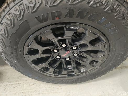 New 2026 GMC Canyon Elevation w/ Convenience Package image 18