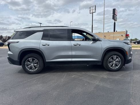 Used 2026 Chevrolet Traverse LT AWD/4WD image 7