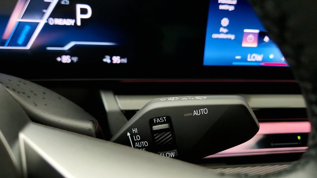 Used 2027 BMW i5 eDrive40 w/ M Sport Package RWD image 66